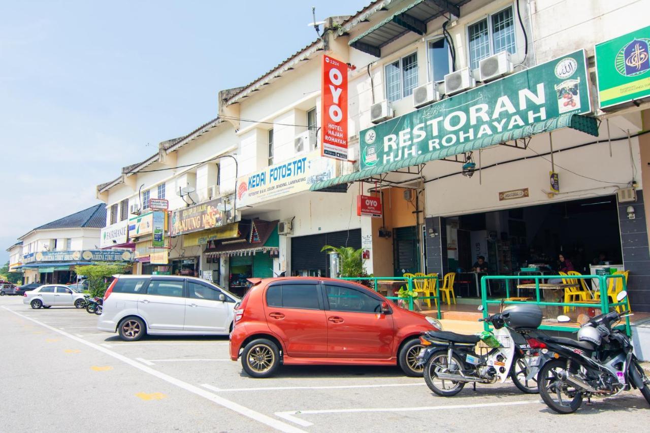 Oyo 1224 Hotel Hajah Rohayah Tanjong Malim Exterior photo