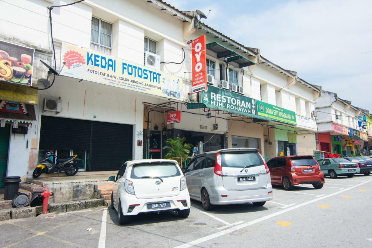 Oyo 1224 Hotel Hajah Rohayah Tanjong Malim Exterior photo